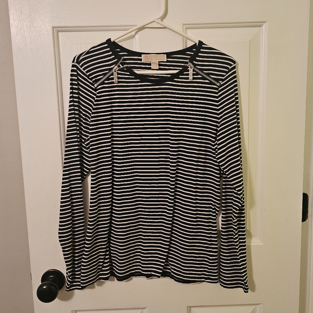 Michael kors long sleeve zipper shoulder top